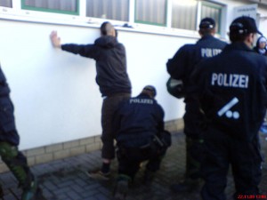 Kontrollen am Stadion Kontrollen am Stadion (Foto: Commando Donnerschwee)